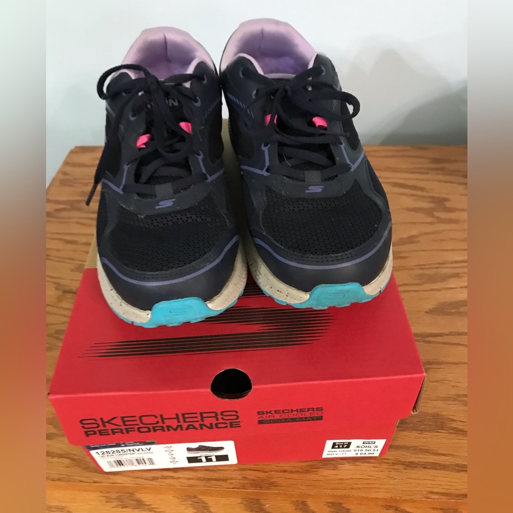 SOLD!!    Women’s Blue Skechers Go Run Consistent Size 11 - Picture 2 of 14